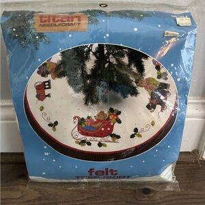 SEALED Titan Needlecraft Kit Christmas Bear Sleigh Tree Skirt 1987 #794
